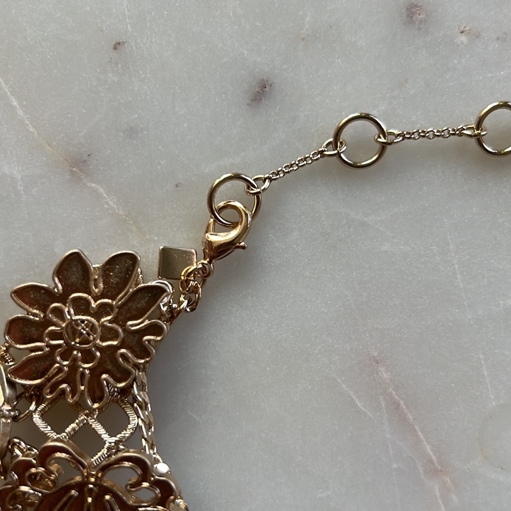 Banana Republic Gold Floral Statement Collar Necklace - Picture 4 of 4